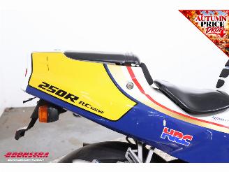 Honda NSR 250 MC18 Rothmans picture 9