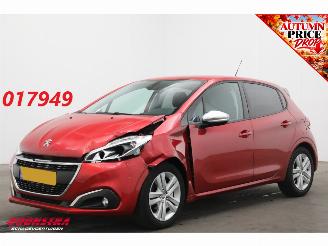 damaged passenger cars Peugeot 208 1.2 PureTech Signature Cruise Navi Apple/Android PDC Airco 2019/5