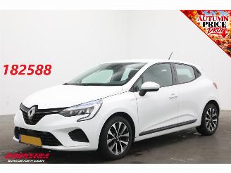 damaged passenger cars Renault Clio 1.0 TCe Zen Airco PDC Cruise LMV Apple Carplay/Androidauto 2021/8