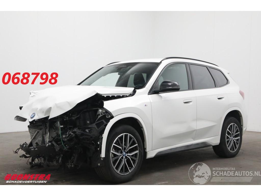 BMW iX1 eDrive20 67 kWh M Sport H/K ACC Navi Virtual Apple/Android Memory Camera PDC Clima
