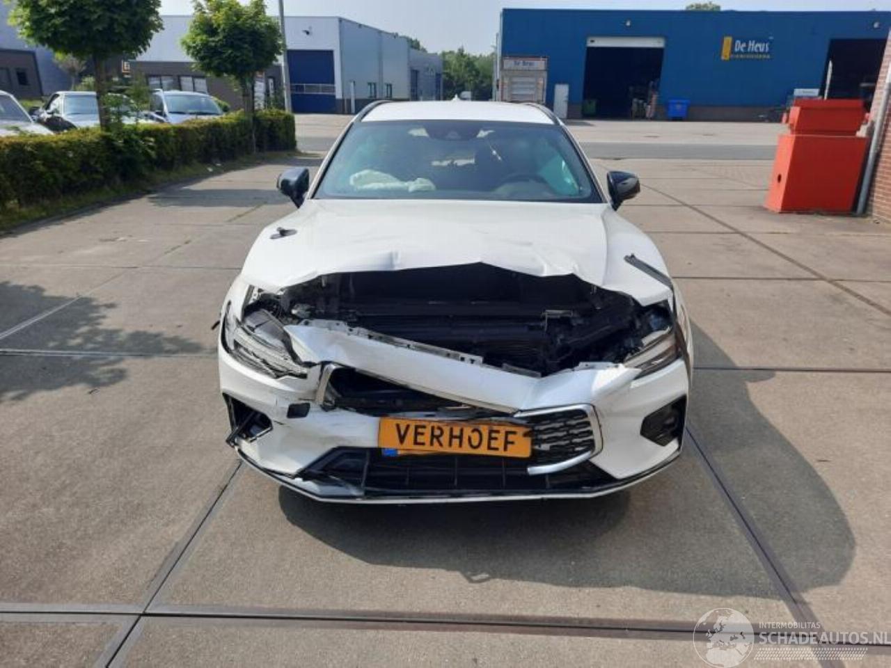 Volvo V-60 V60 II (ZW), Combi, 2018 2.0 T4 16V