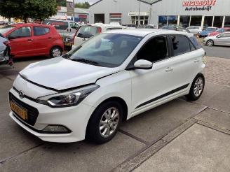 Coche siniestrado Hyundai I-20 i20 (GBB), Hatchback, 2014 / 2020 1.0 T-GDI 100 12V 2016/9