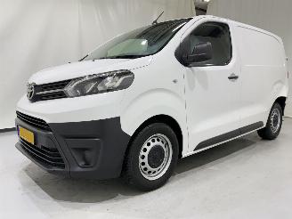Toyota Proace Compact 1.5 D-4D Cool Comfort picture 3