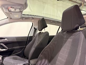 Peugeot 308 HB 1.2 Blue Lease Exe. Pano picture 42