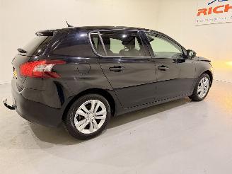Peugeot 308 HB 1.2 Blue Lease Exe. Pano picture 6
