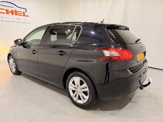 Peugeot 308 HB 1.2 Blue Lease Exe. Pano picture 4