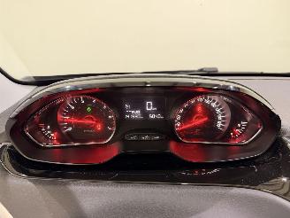 Peugeot 208 HB 1.2 Allure Navi/Clima picture 14