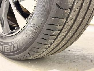 Peugeot 2008 1.2 Blue Lease Allure picture 37