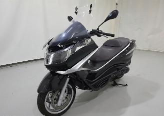Piaggio X10 350 Executive BS 25kw Bjr.2018 picture 3