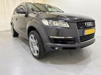 Schadeauto Audi Q7 4.2 FSI QUATTRO 5+2 Design 2006/11