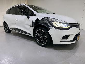 Damaged car Renault Clio Estate 0.9 TCw BOSE Navi/Clima 2018/4