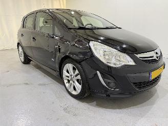 Schadeauto Opel Corsa HB 1.4 Cosmo Navi/Airco 2011/4
