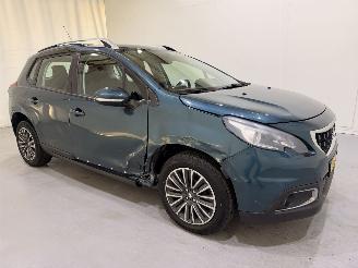 Vaurioauto  passenger cars Peugeot 2008 1.2 Automaat PureTech Active 2018/8