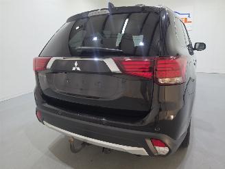 Mitsubishi Outlander 2.0 PHEV Instyle+ 4WD149Kw Bjr.2018 picture 12