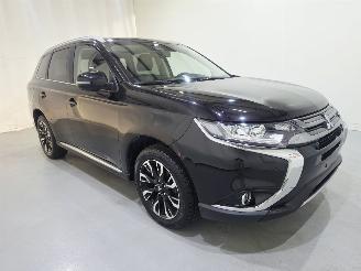 Vaurioauto  passenger cars Mitsubishi Outlander 2.0 PHEV Instyle+ 4WD149Kw Bjr.2018 2018/6