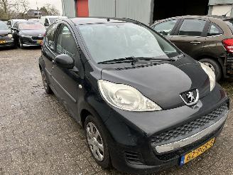 Peugeot 107 1.0-12V  Millesim 200   5 Drs-Airco picture 2