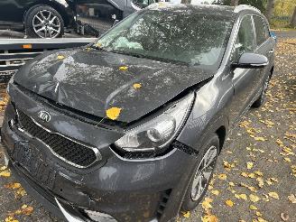 krockskadad bil auto Kia Niro 1.6 GDI Hybrid  Dynamic Line  Automaat 2018/5