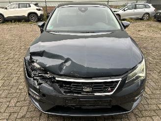 Seat Leon 2.0 TDI  Automaat FR uitvoerring  5 Drs Panoramadak picture 2