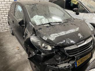 Peugeot 108 1.0 e-VTI   5 Drs picture 2