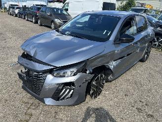 Schadeauto Peugeot 208 1.2 Hybrid  Automaat Allure 2026/2