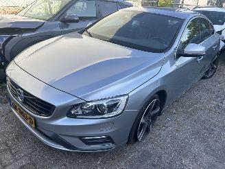 Schadeauto Volvo S-60 2.0 T5 R -Design 2015/6