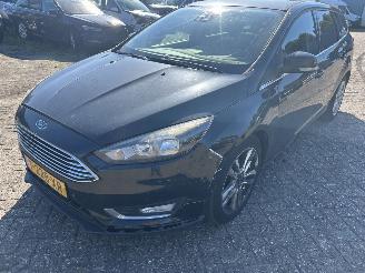 skadebil auto Ford Focus Stationcar 1.0 2015/6