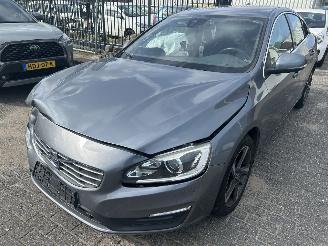skadebil auto Volvo S-60 1.5  T3   Automaat 2015/8