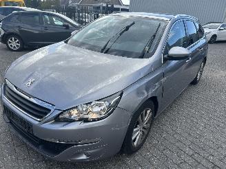 uszkodzony samochody osobowe Peugeot 308 SW  1.2 Pure Tech Exclusive 2015/11