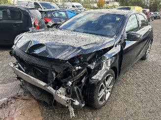 krockskadad bil auto Mercedes A-klasse 180  Edition 2013/6
