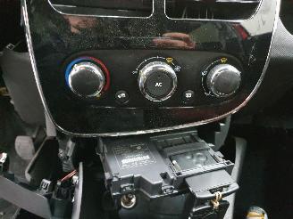 Renault Clio 0.9 TCe Expression picture 19