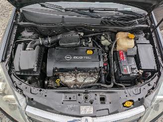 Opel Astra GTC 1.6 picture 13