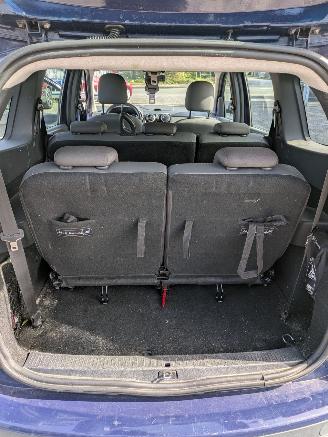 Dacia Lodgy 1.6 MPI 7 Sitzer picture 15
