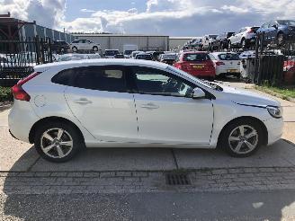  Volvo V-40 2.0 T2 Momentum 90kW E6 2015/10