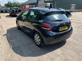 Peugeot 208  picture 3