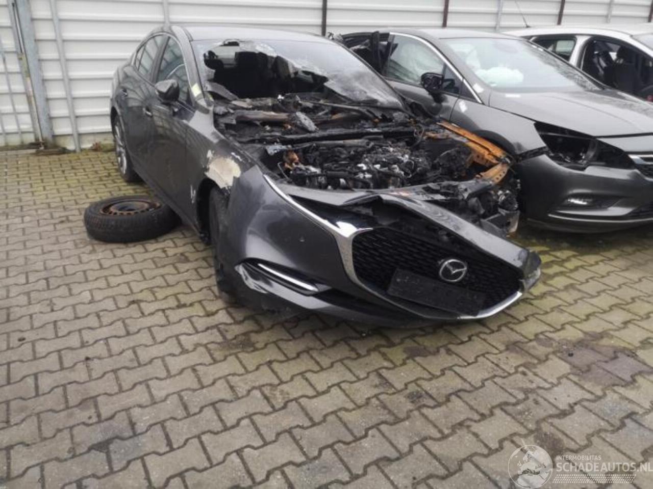 Mazda 3 3 (BP), Sedan, 2018 2.0 SkyActiv-X 180 M Hybrid 16V