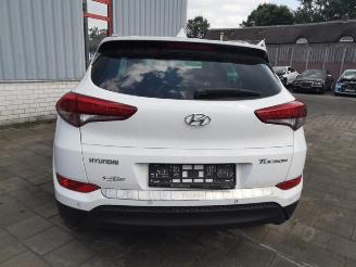 Vrakbiler auto Hyundai Tucson Tucson (TL), SUV, 2015 1.6 GDi 16V 2WD 2018/0