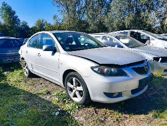 Vrakbiler auto Mazda 3 1.6 Executive 2005/9