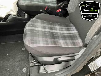 Peugeot 108 108, Hatchback, 2014 1.0 12V VVT-i picture 21