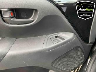 Peugeot 108 108, Hatchback, 2014 1.0 12V VVT-i picture 15