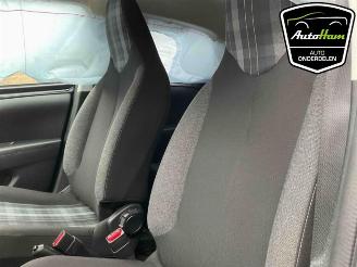 Peugeot 108 108, Hatchback, 2014 1.0 12V VVT-i picture 22