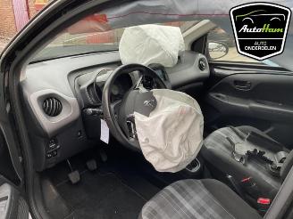 Peugeot 108 108, Hatchback, 2014 1.0 12V VVT-i picture 13