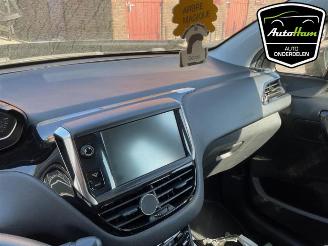 Peugeot 208 208 I (CA/CC/CK/CL), Hatchback, 2012 / 2019 1.4 16V picture 17