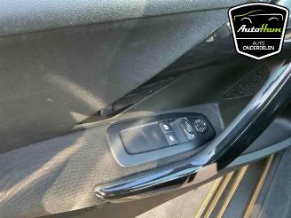 Peugeot 208 208 I (CA/CC/CK/CL), Hatchback, 2012 / 2019 1.4 16V picture 16