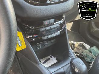 Peugeot 208 208 I (CA/CC/CK/CL), Hatchback, 2012 / 2019 1.4 16V picture 18