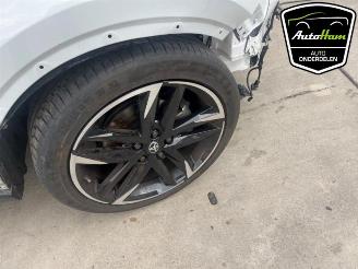 Toyota C-HR C-HR (X1,X5), SUV, 2016 2.0 16V Hybrid picture 5