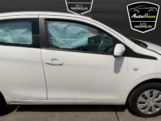 Peugeot 108 108, Hatchback, 2014 1.0 12V picture 12