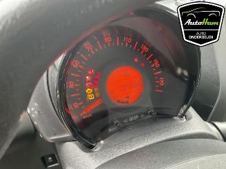Peugeot 108 108, Hatchback, 2014 1.0 12V VVT-i picture 17