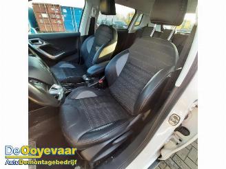 Peugeot 2008 2008 (CU), MPV, 2013 / 2019 1.2 12V e-THP PureTech 110 picture 6