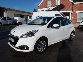 Schadeauto Peugeot 208  2019/7