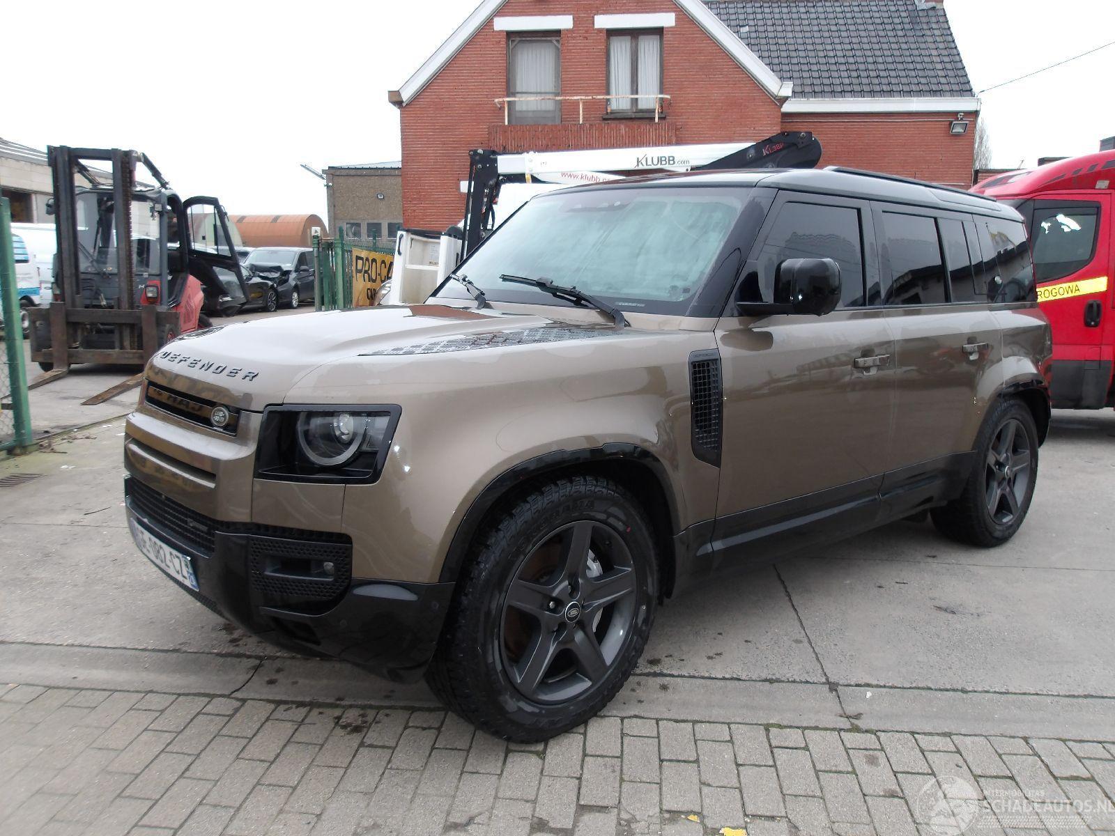 Land Rover Defender D300 X DYNAMIC